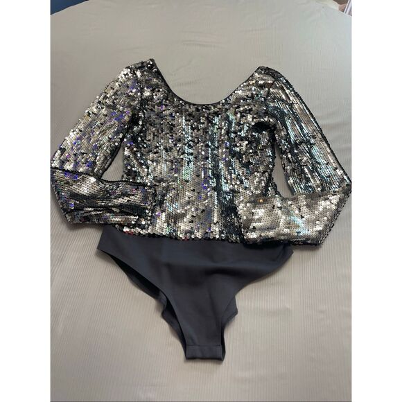 NWT French Connection Grey Silver Zena Sequin Long Sleeve Bodysuit Size Medium - Picture 1 of 7